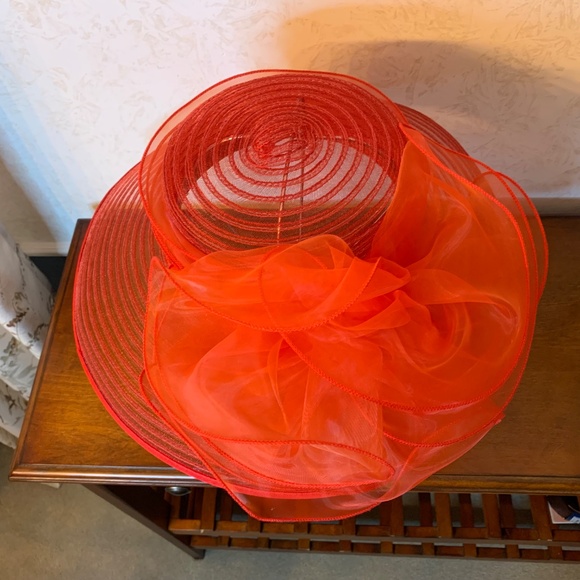 Giovannio New York Red Hat with Adjustable Fit Band - Picture 6 of 11